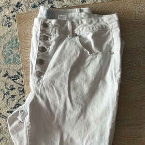 Wide leg, crops. Distressed. White.